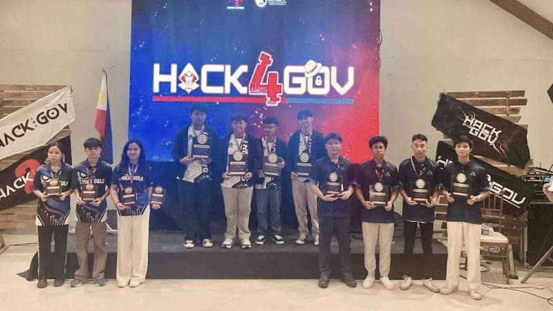 Hack4Gov 2025 Regionals group podium photo.